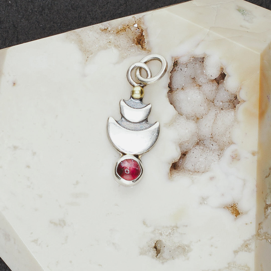 
                  
                    Nestled Knowing Charm
                  
                