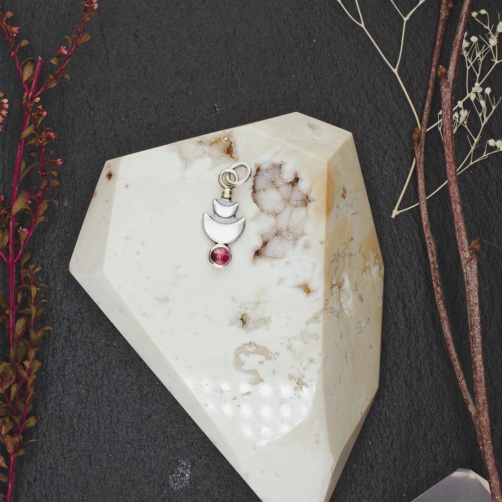 
                  
                    Nestled Knowing Charm
                  
                