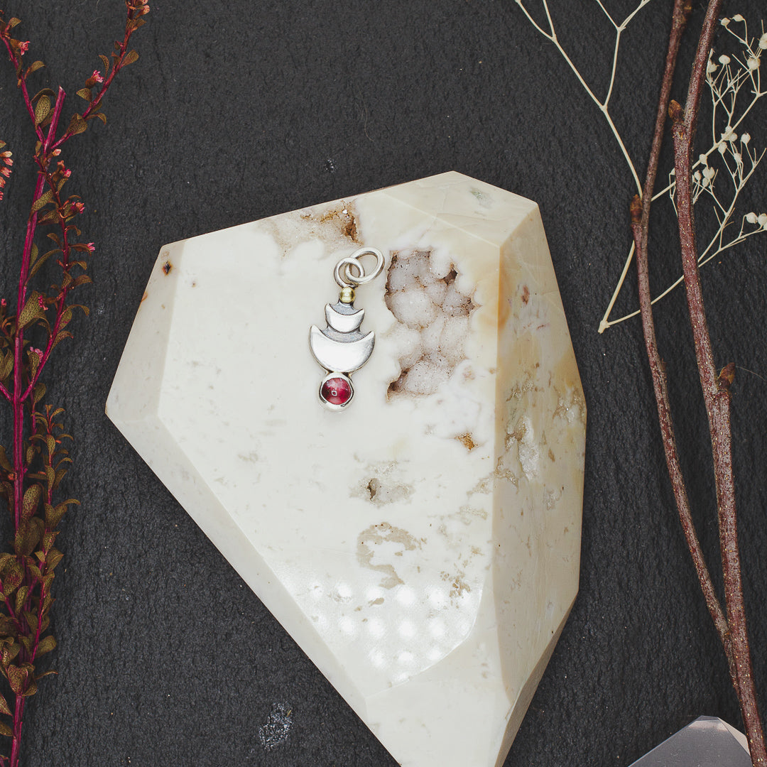 
                  
                    Nestled Knowing Charm
                  
                